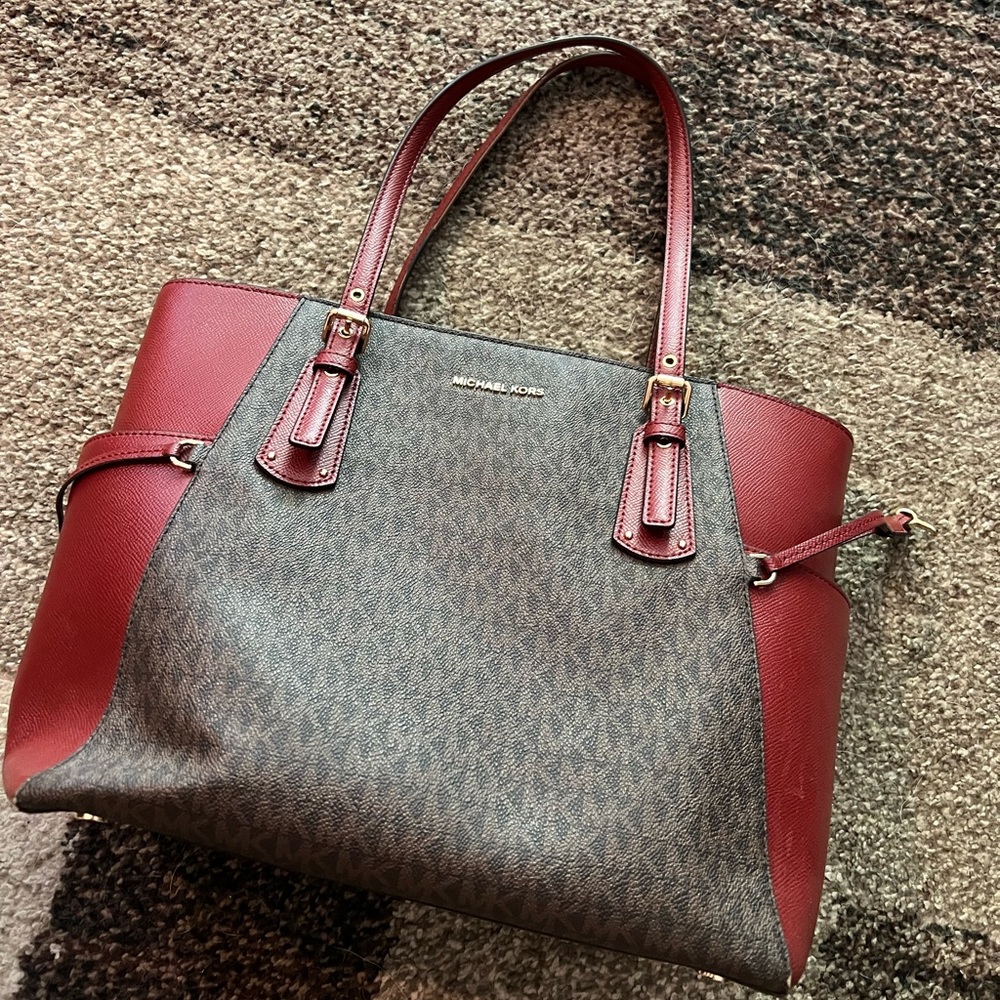Michael Kors Voyager Tote Bag